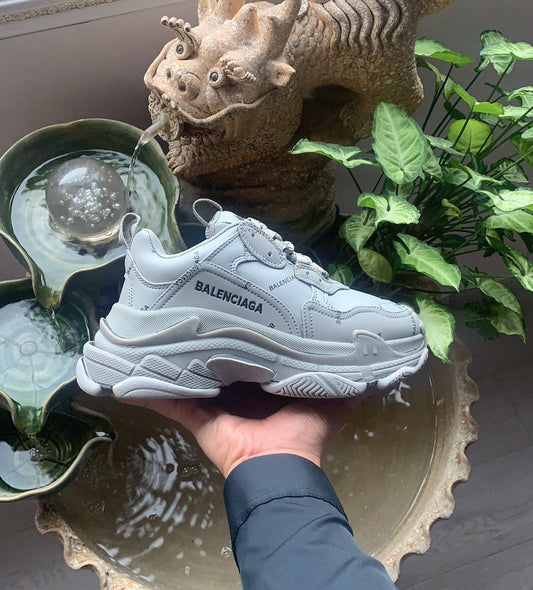 Balenciaga Triple s