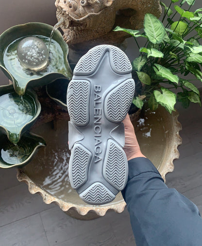 Balenciaga Triple s